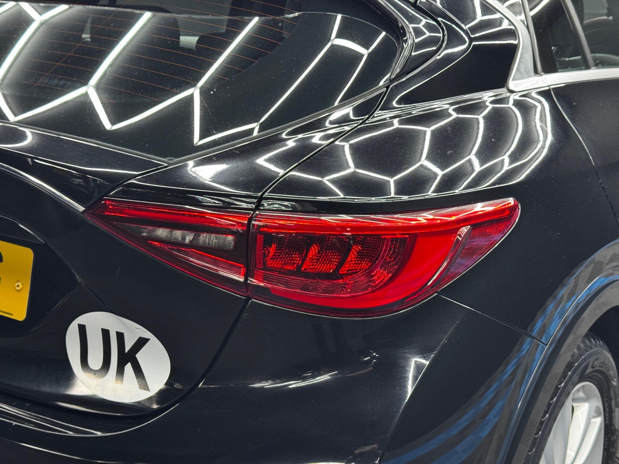 Infiniti Q30 view 44