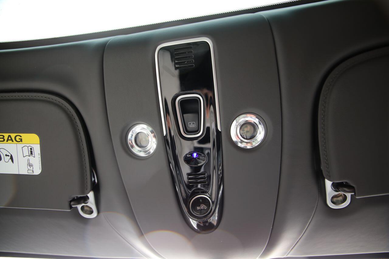Aston Martin DBX view 44