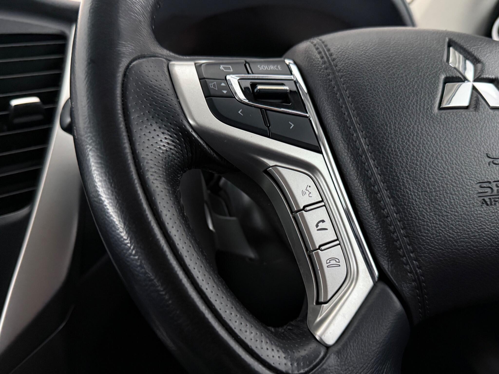 Mitsubishi Shogun Sport view 14