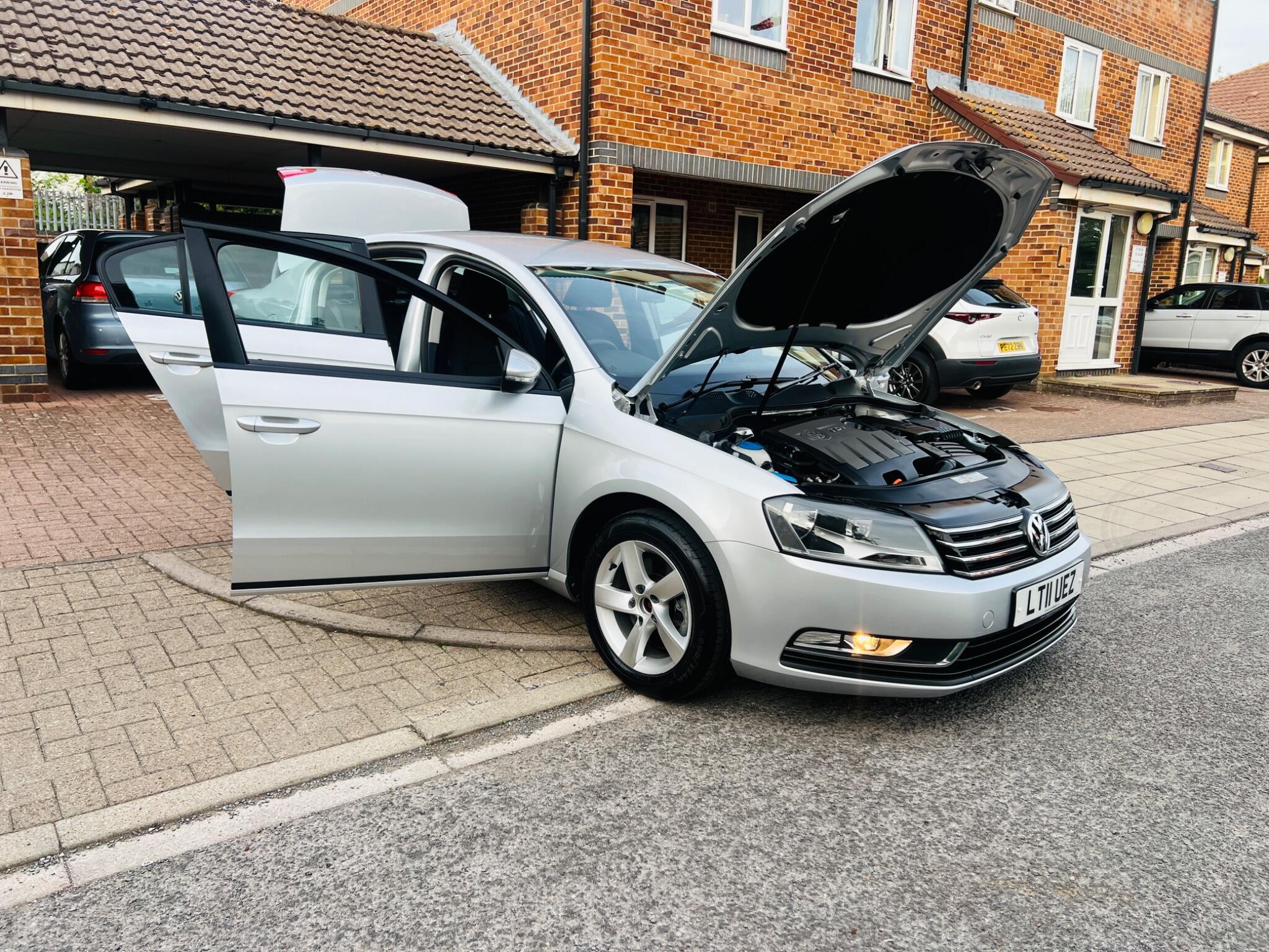 Volkswagen Passat view 3