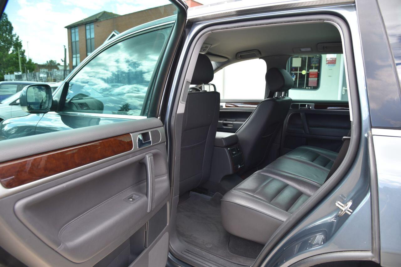 Volkswagen Touareg view 23