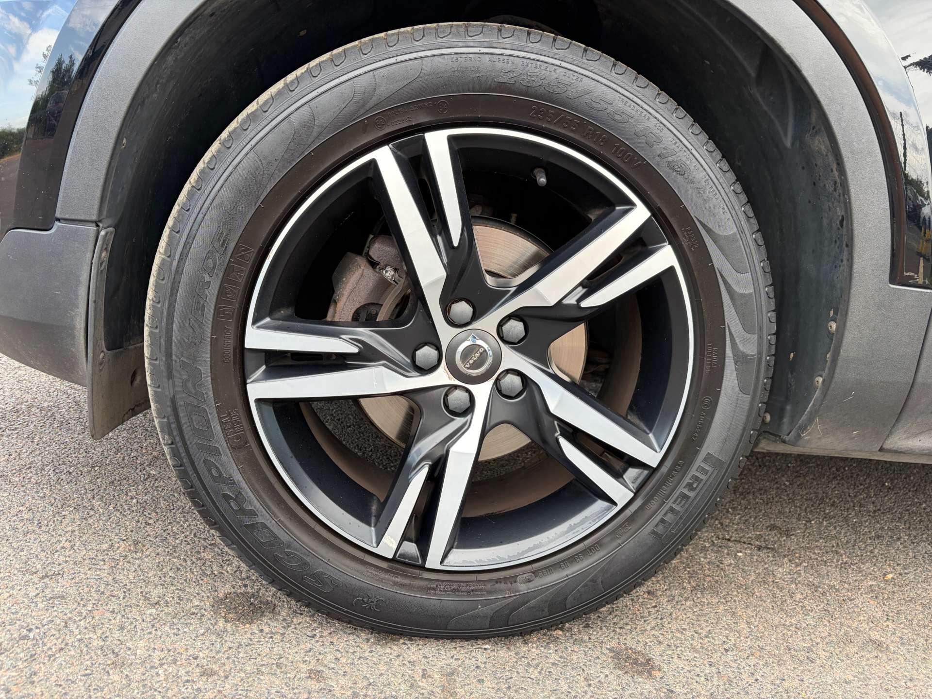 Volvo XC40 view 11