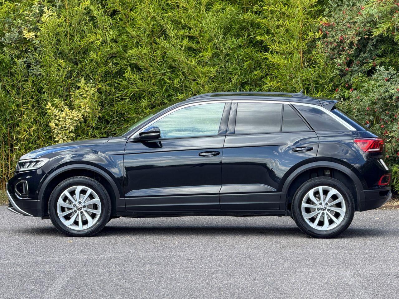 Volkswagen T-Roc view 4