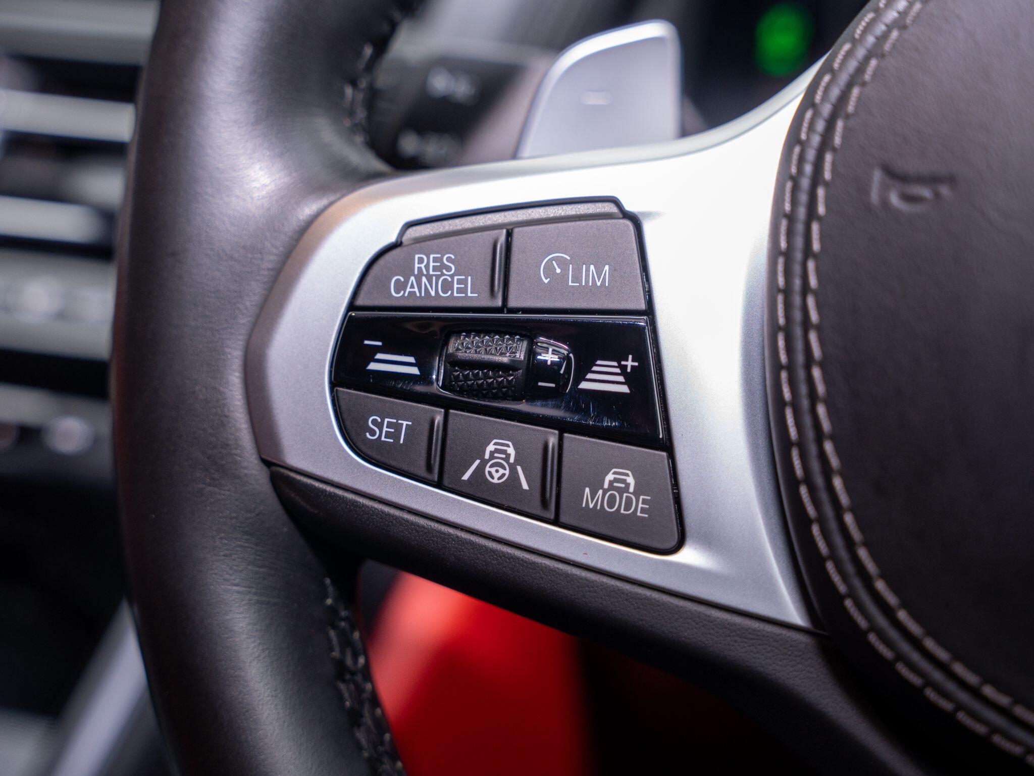 BMW 8 Series view 27