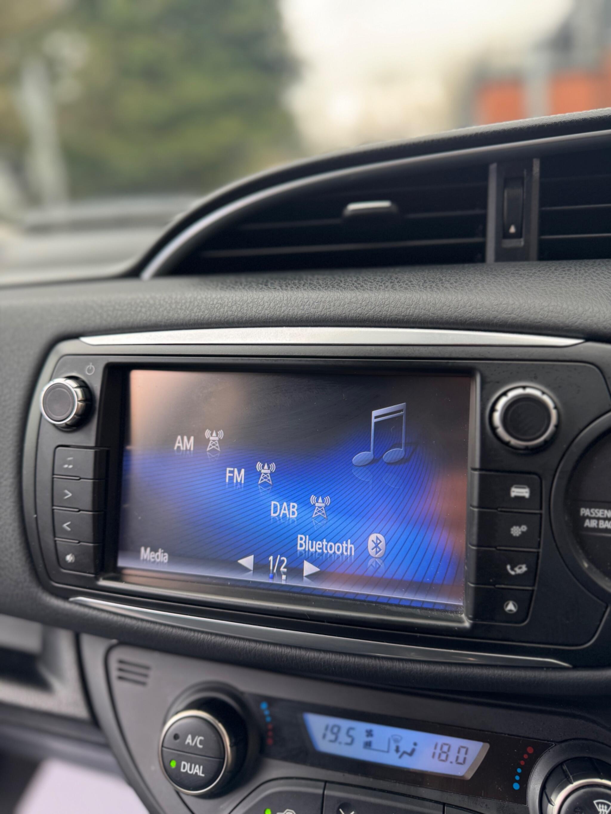 2017 Toyota Yaris 1.5 VVT-h Excel E-CVT Euro 6 (s/s) 5dr (15in Alloy) image 52