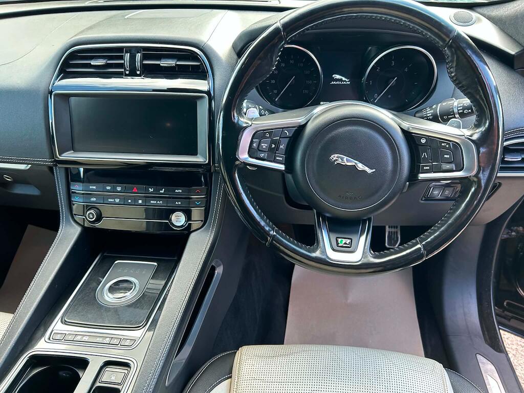 Jaguar F-Pace view 15