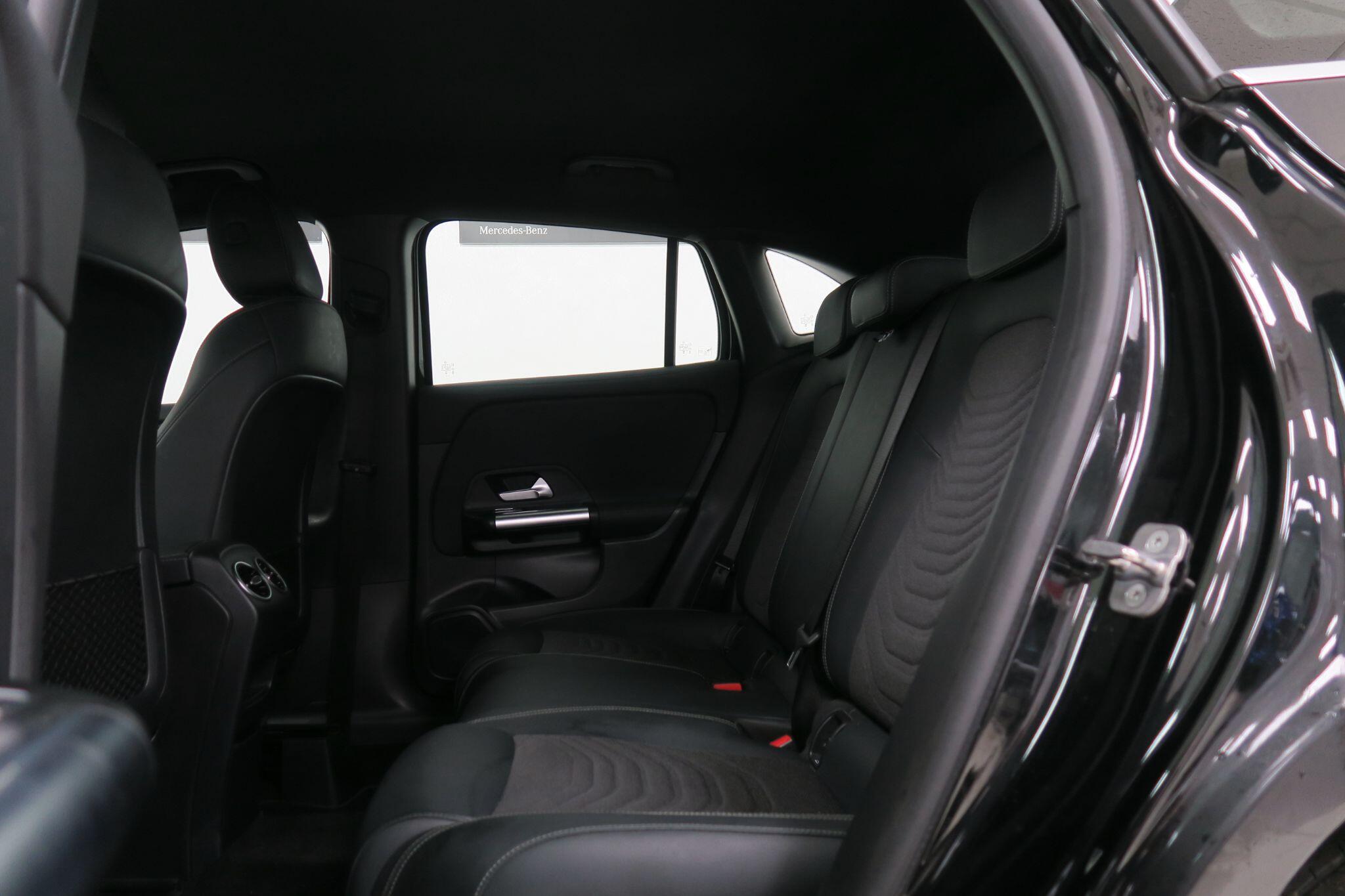 Mercedes-Benz GLA view 12