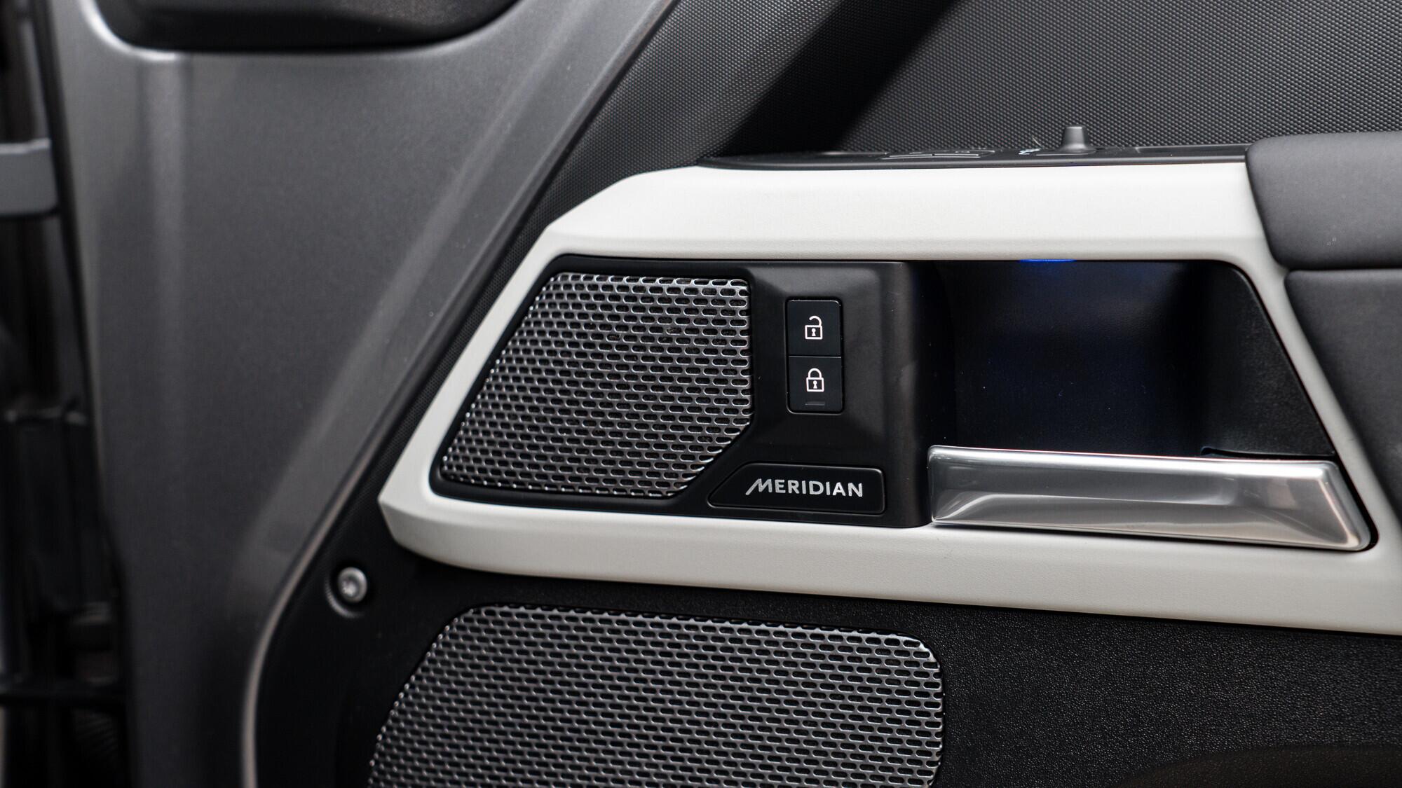 Land Rover Defender view 37