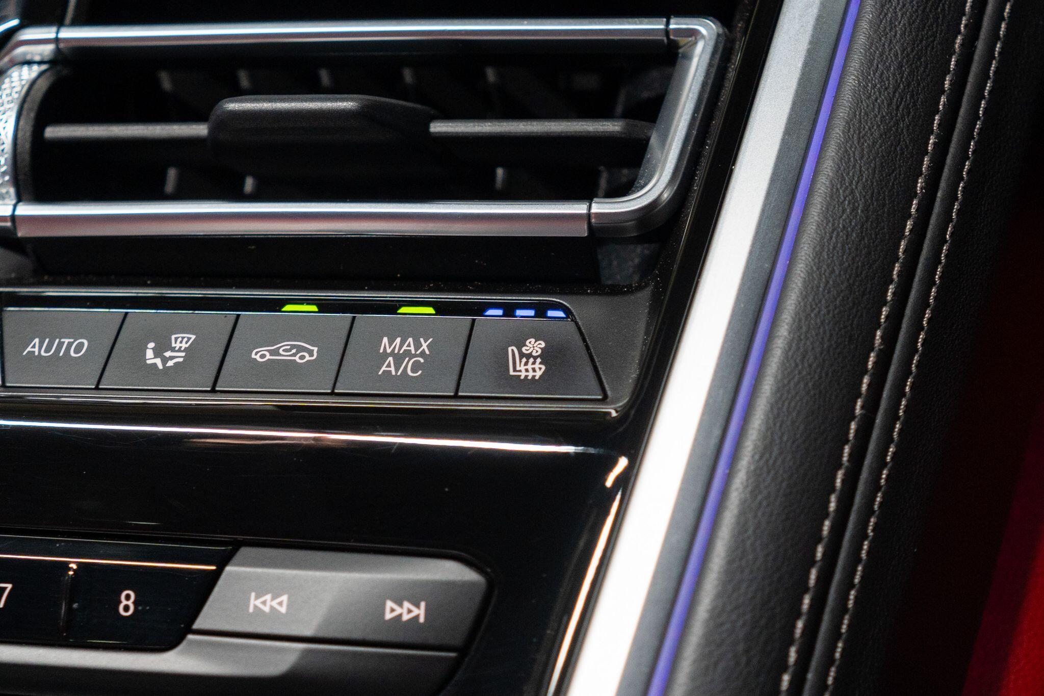 BMW 8 Series view 20
