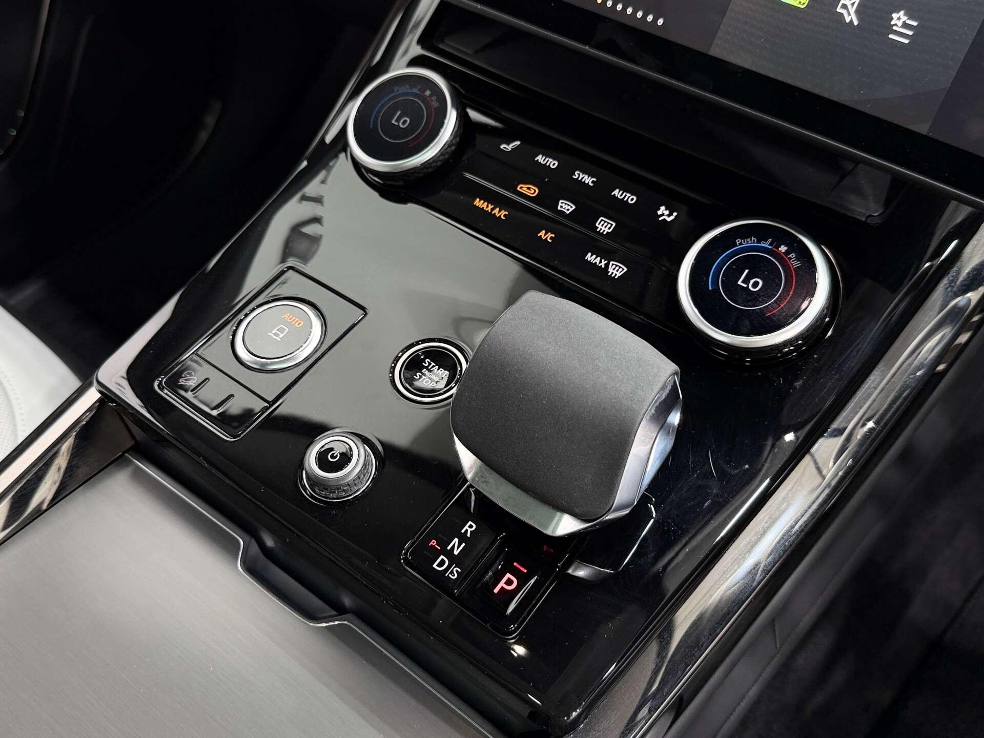 Land Rover Range Rover Sport view 40