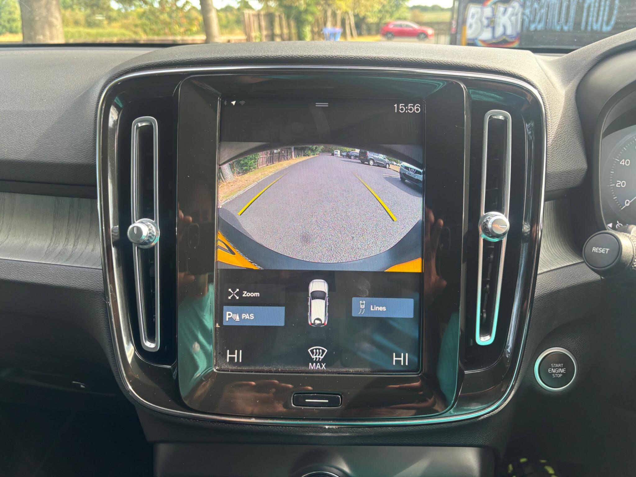 Volvo XC40 view 16