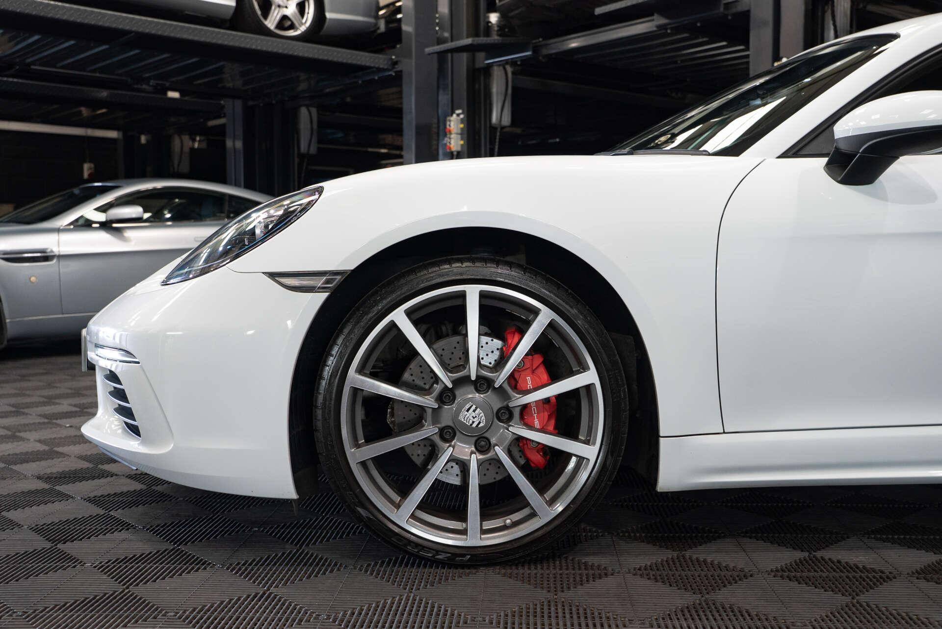 Porsche Cayman view 17