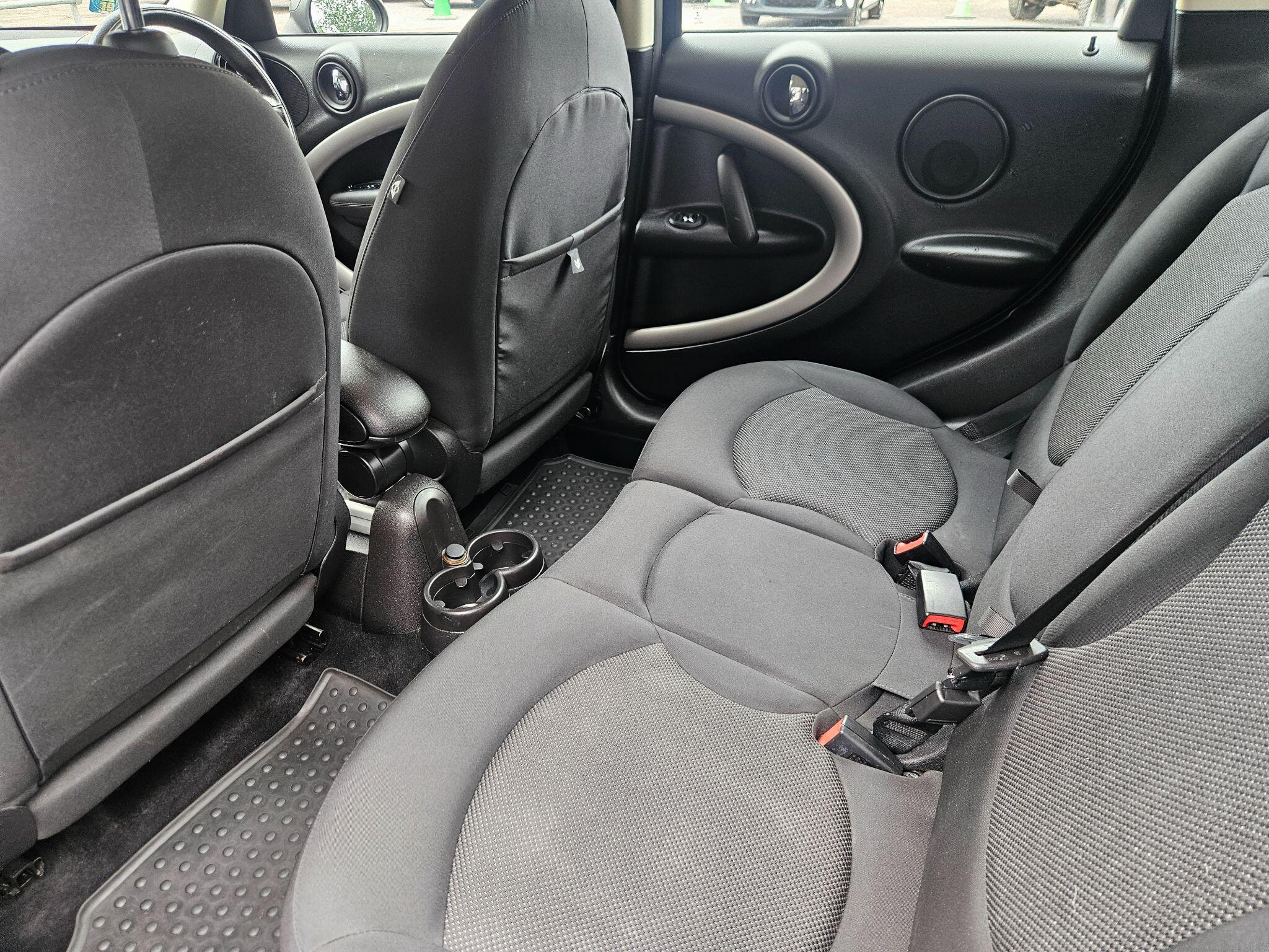2016 MINI Countryman image 37