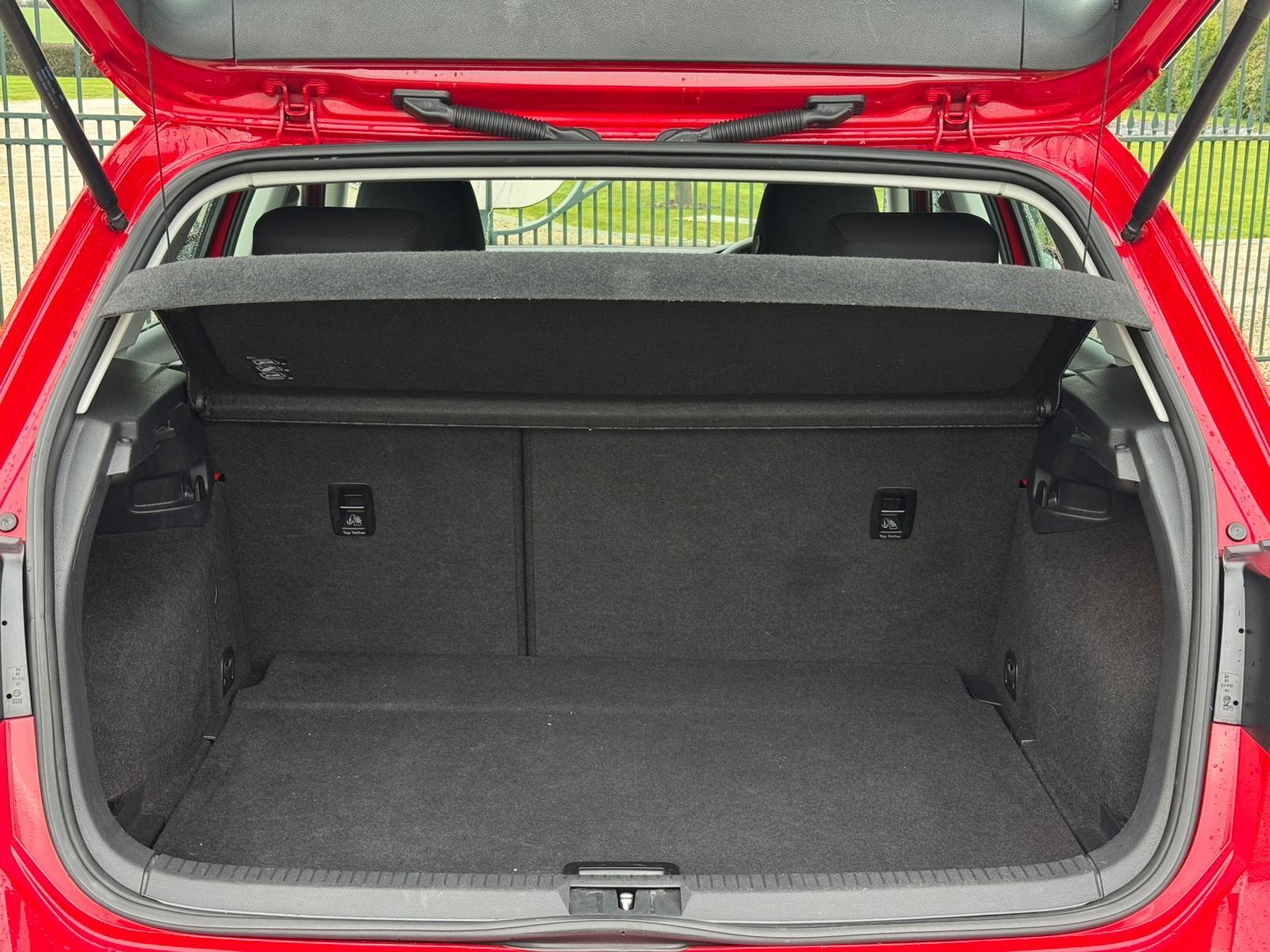 2015 Volkswagen Golf image 33