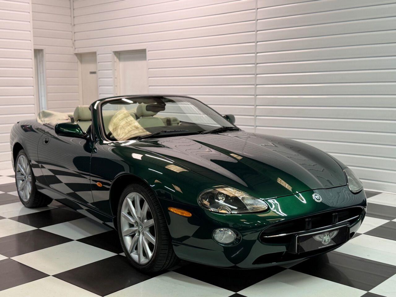 Jaguar XK8 view 31
