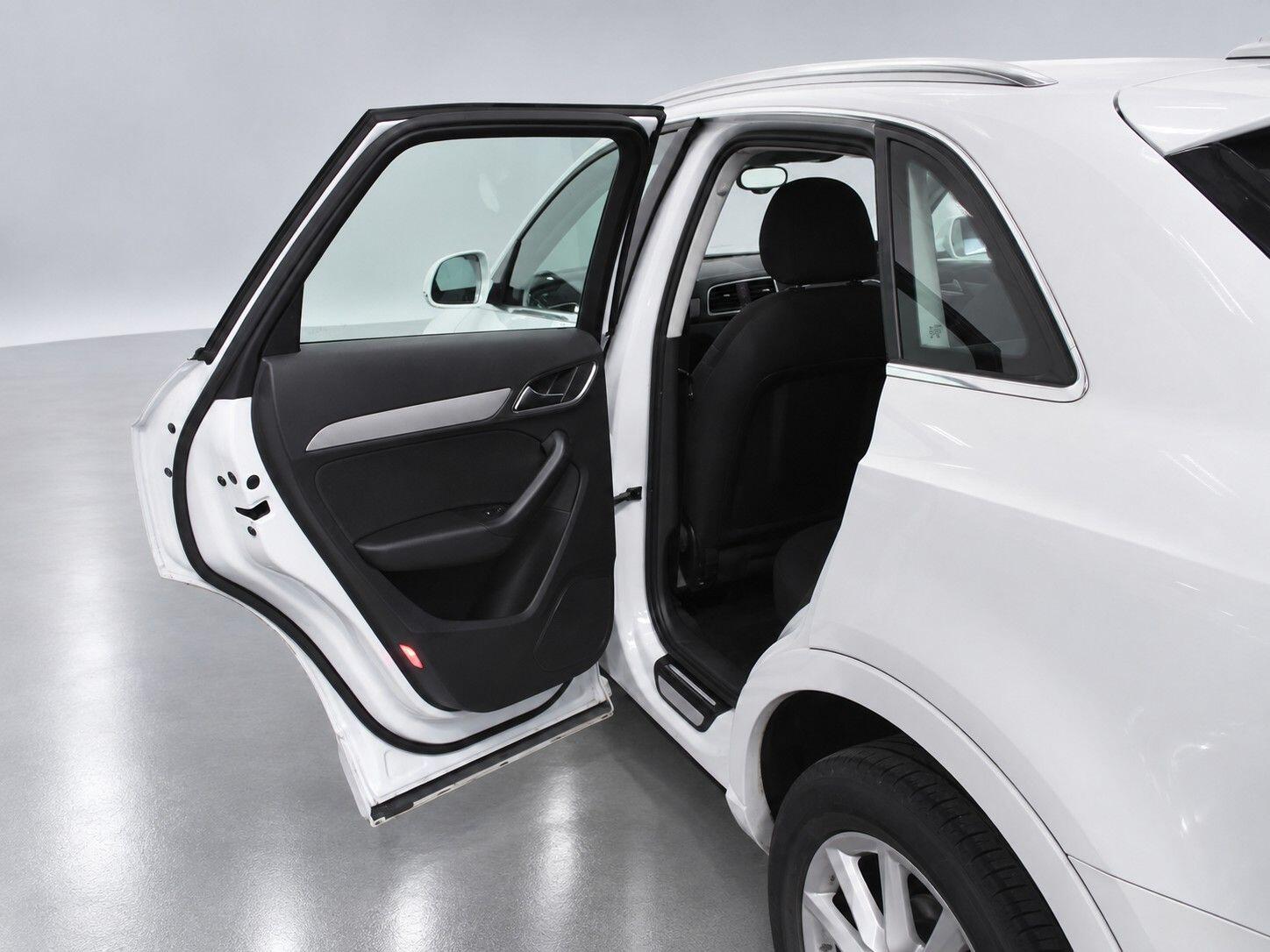 Audi Q3 view 28