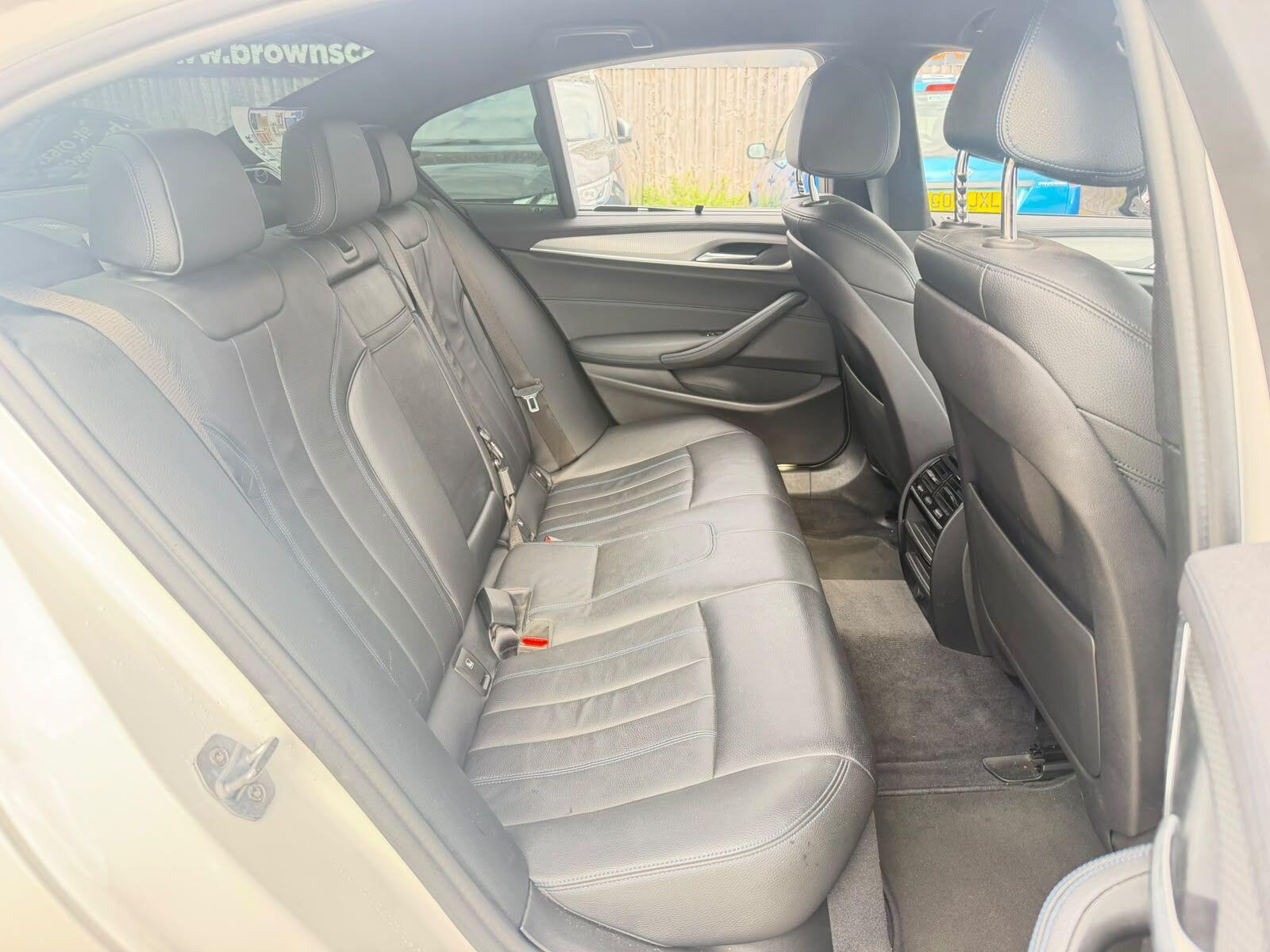 BMW 5 Series view 14