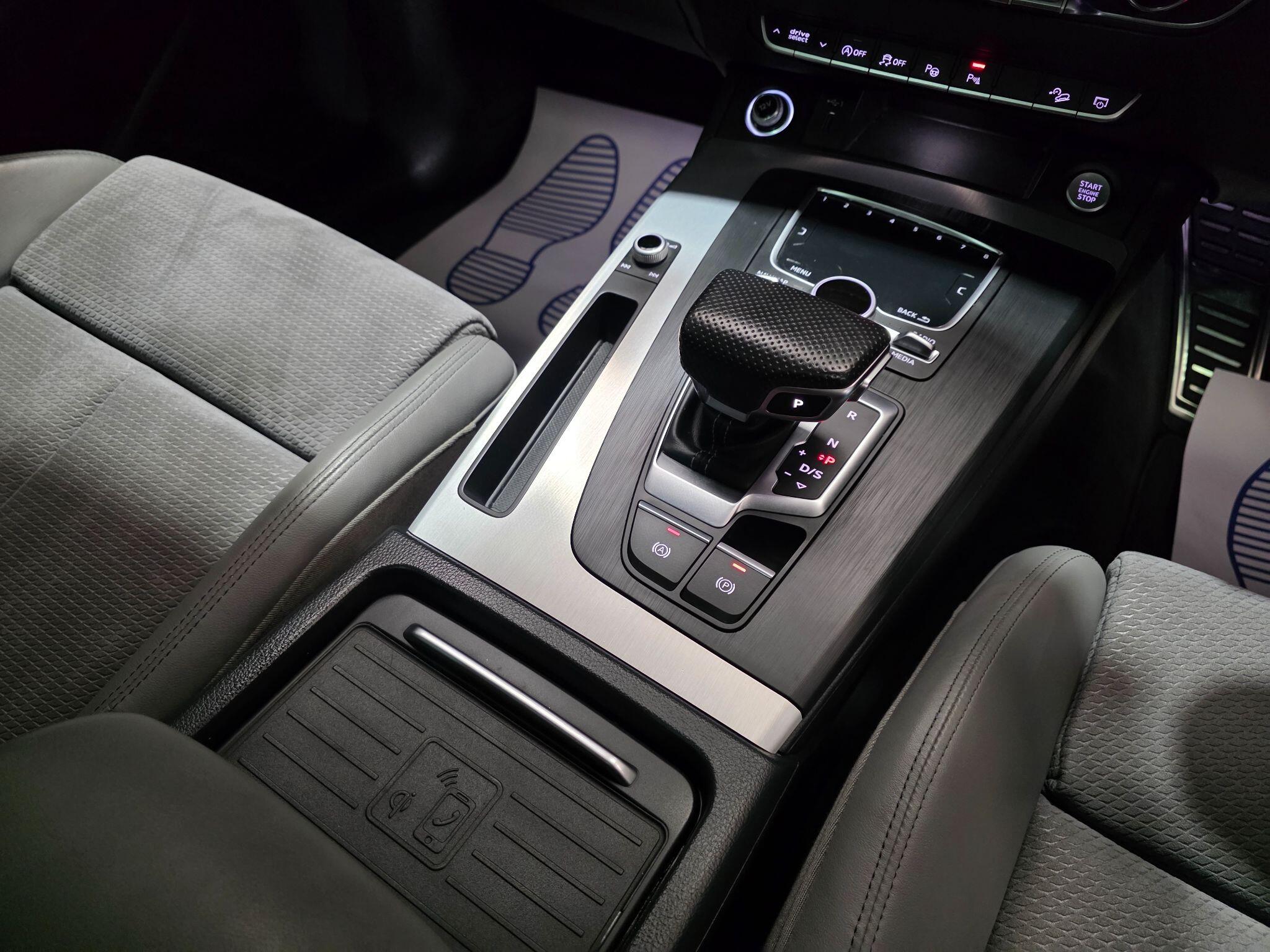 Audi Q5 view 13