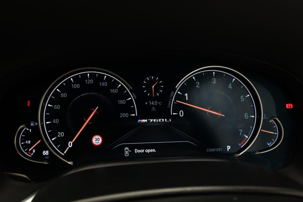 BMW 7 Series view 20