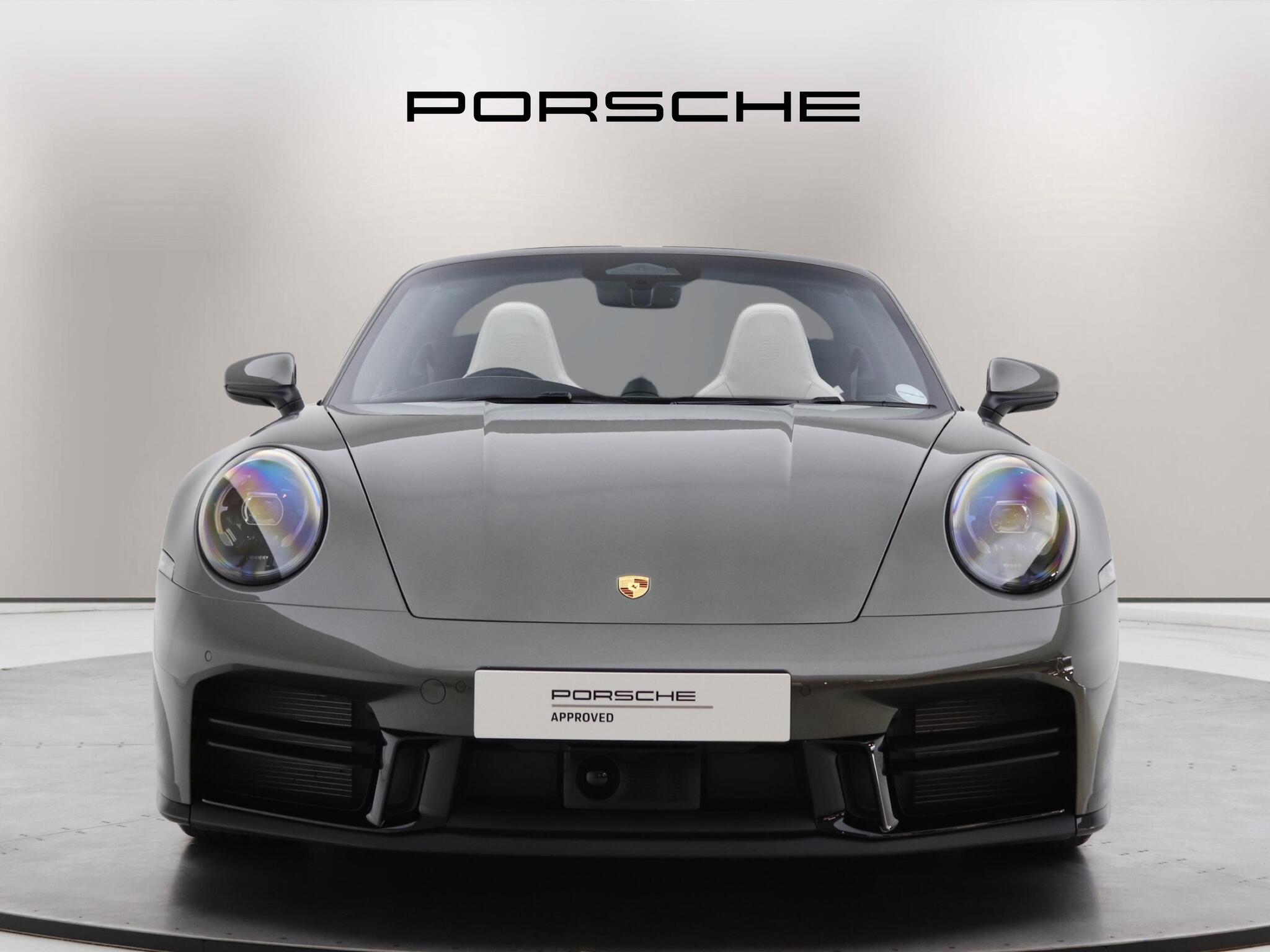 Porsche 911 view 6