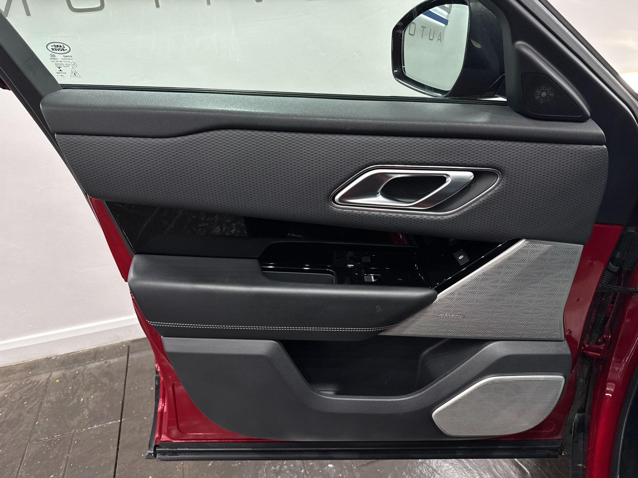 Land Rover Range Rover Velar view 44