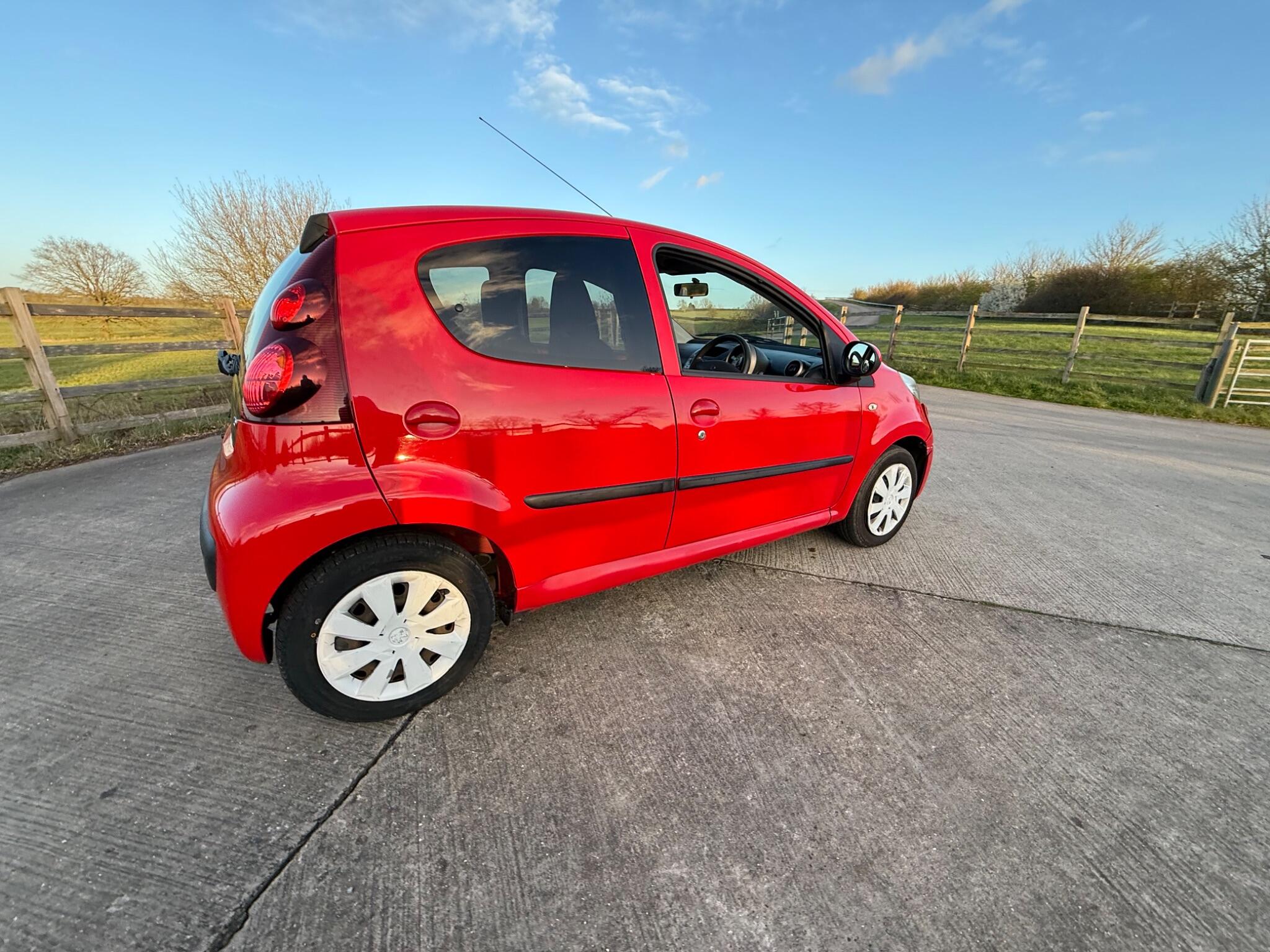 Peugeot 107 1.0 12V Active Euro 5 5dr — photo 28 of 86