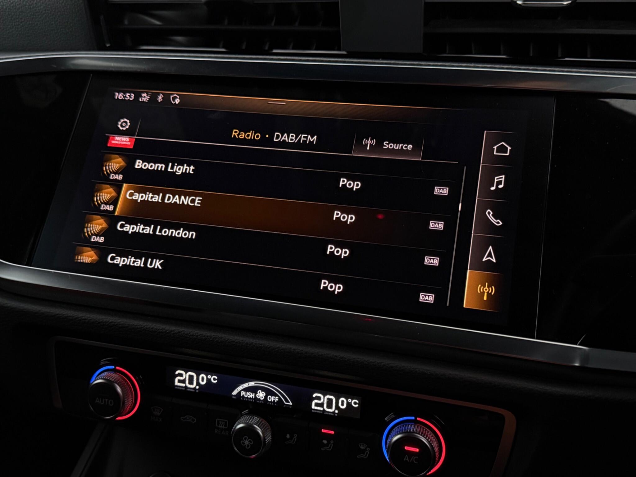 Audi Q3 view 27