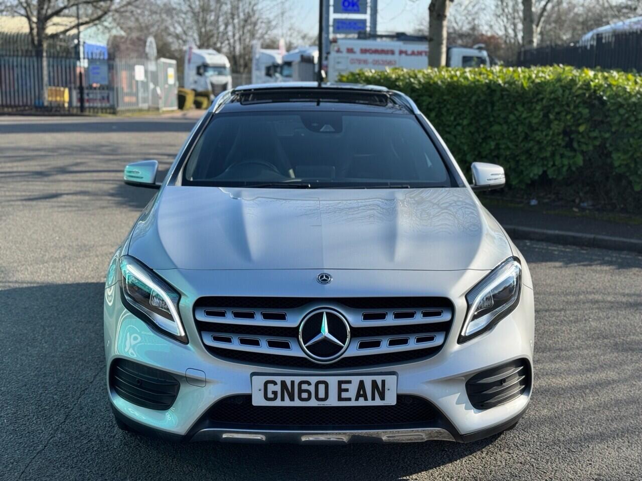 Mercedes-Benz Gla view 2