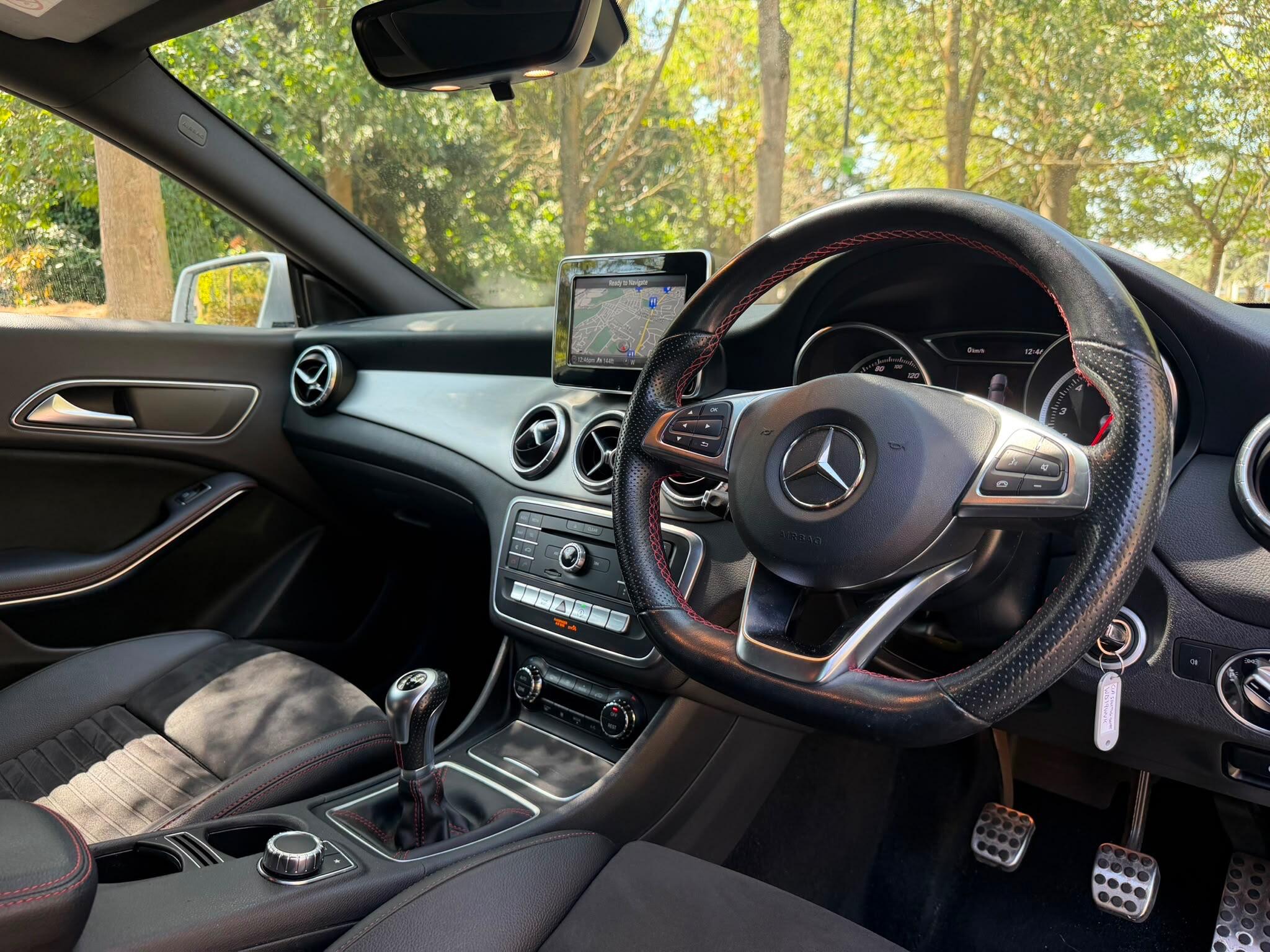 Mercedes-Benz Cla view 10