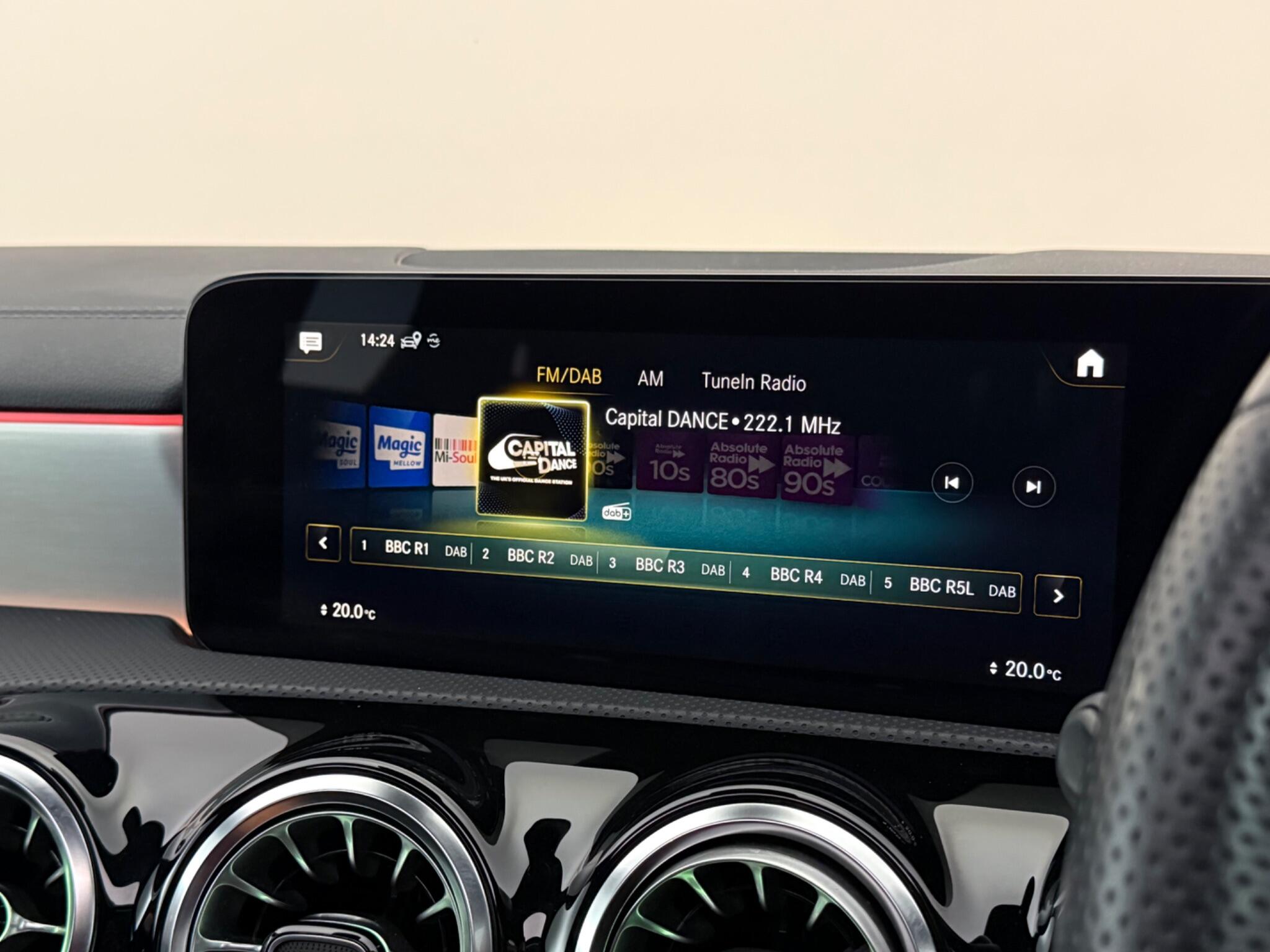 Mercedes-Benz Cla view 25
