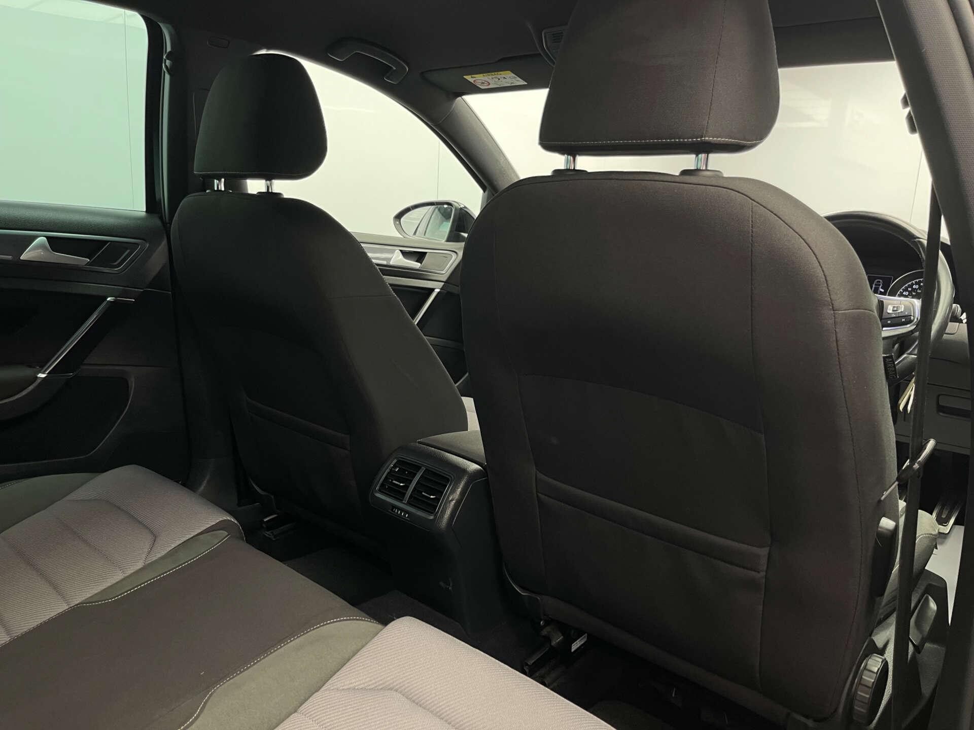 Volkswagen Golf view 21