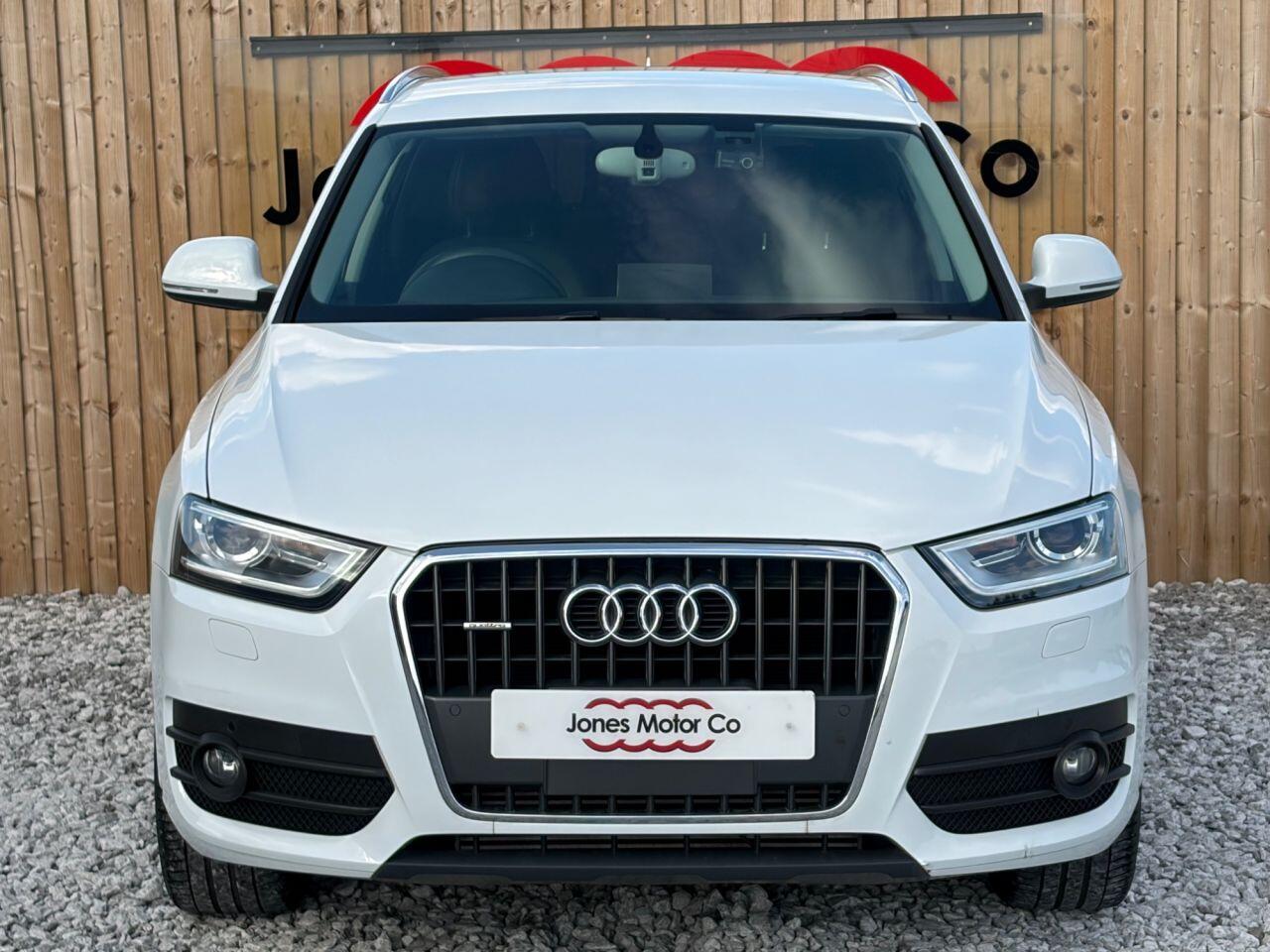 Audi Q3 view 3