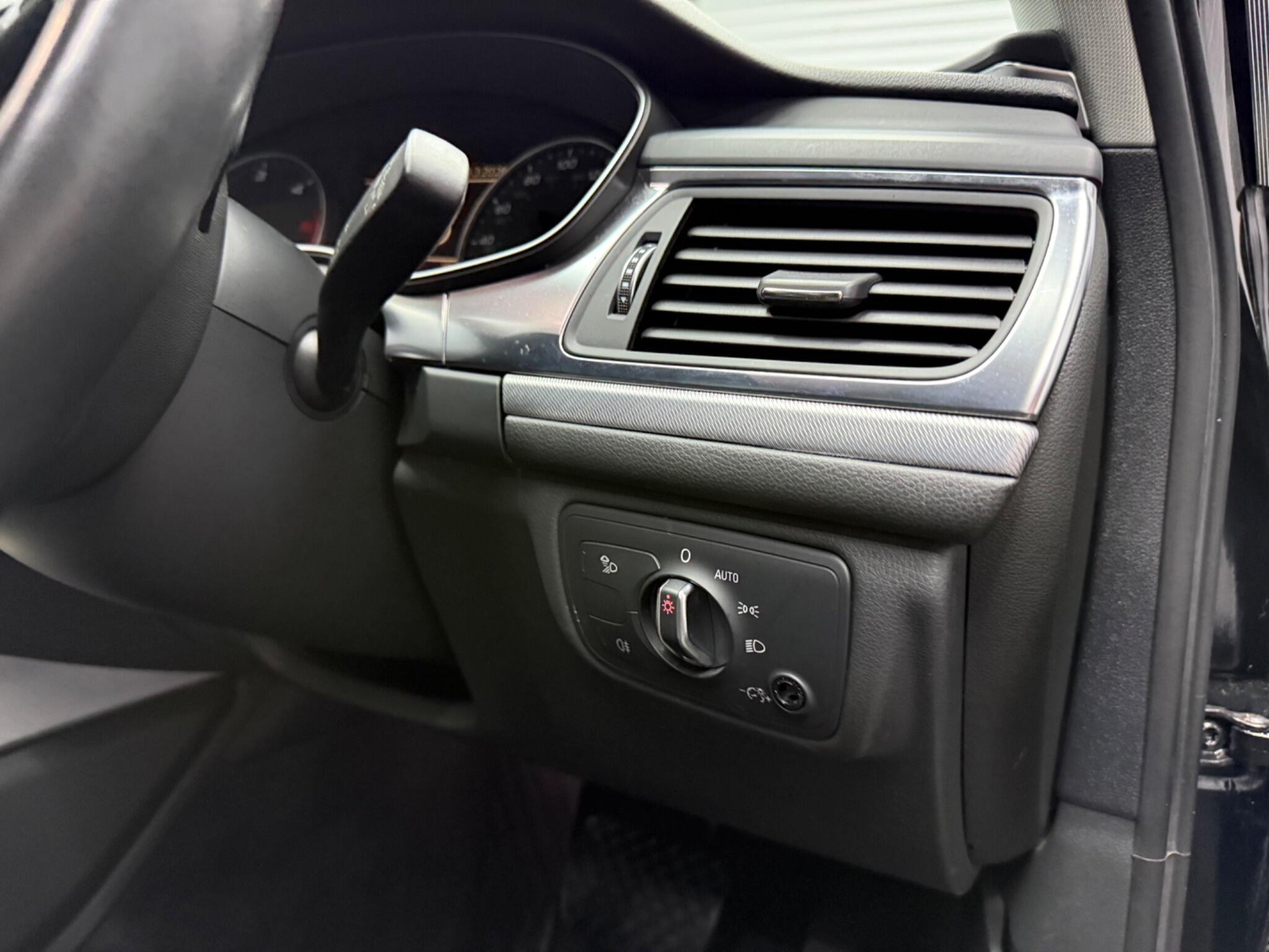Audi A6 Avant view 12
