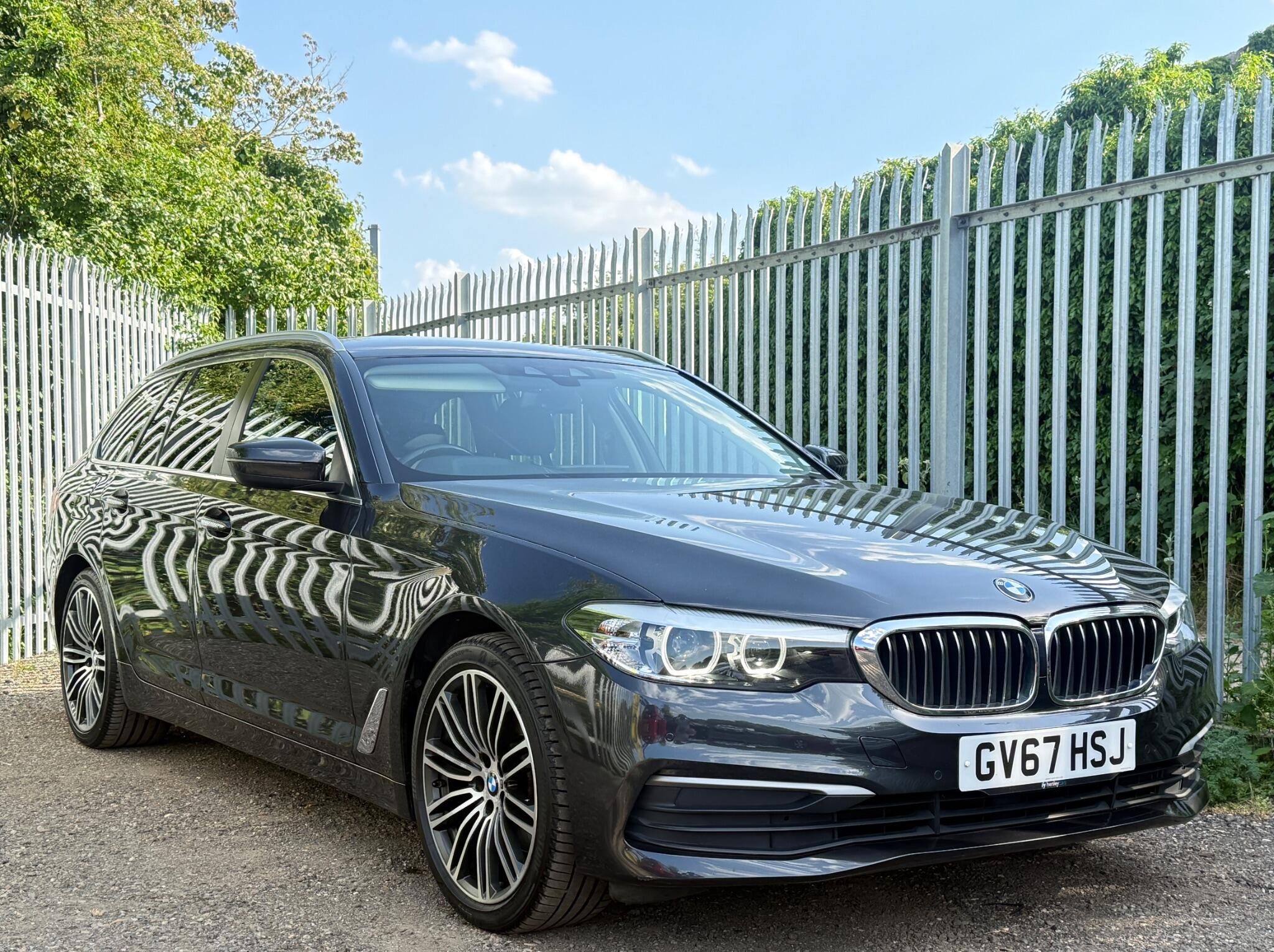 2017 BMW 5 Series image 1