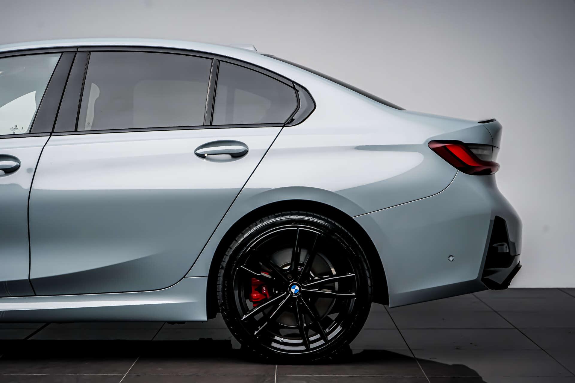 BMW 3 Series view 13
