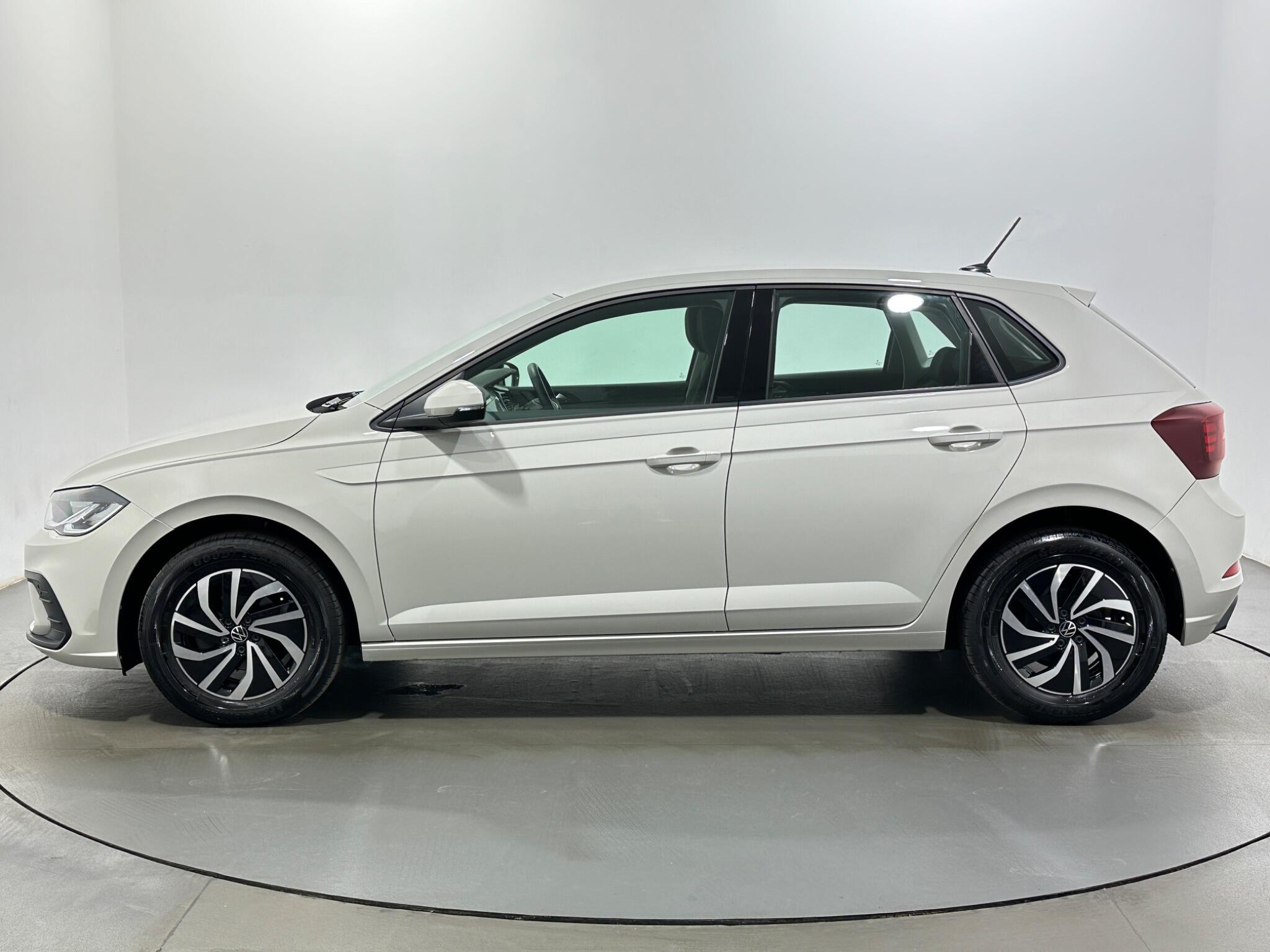 Volkswagen Polo view 5