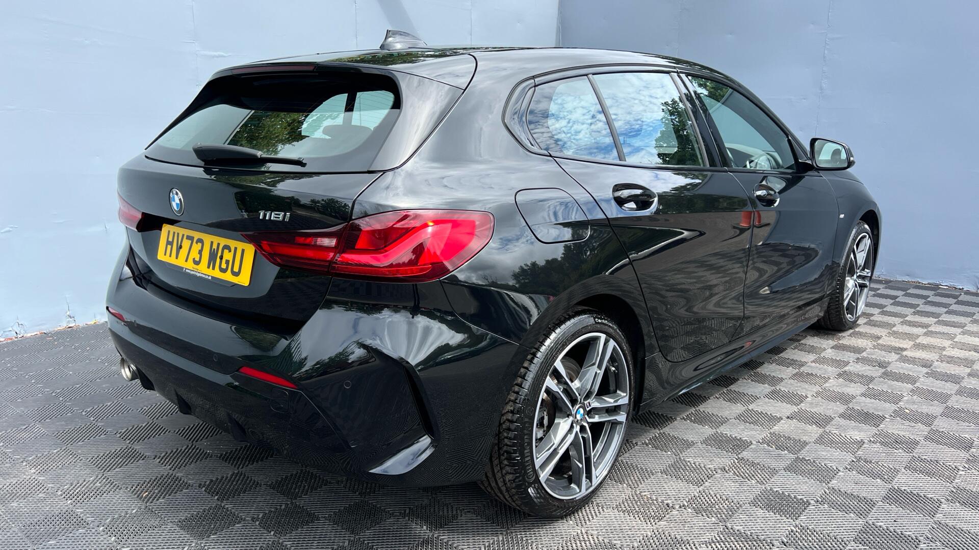 BMW 1 Series view 27
