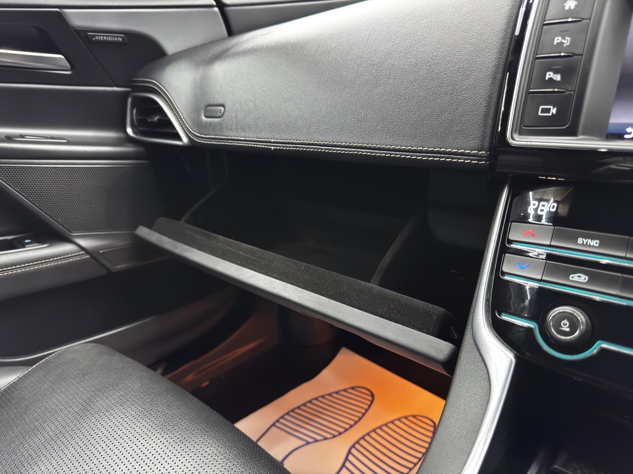 Jaguar XE view 34