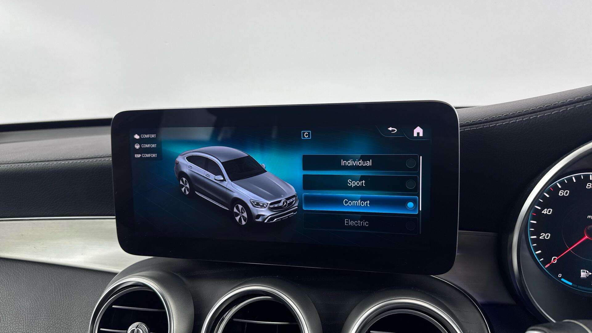 Mercedes-Benz GLC view 34