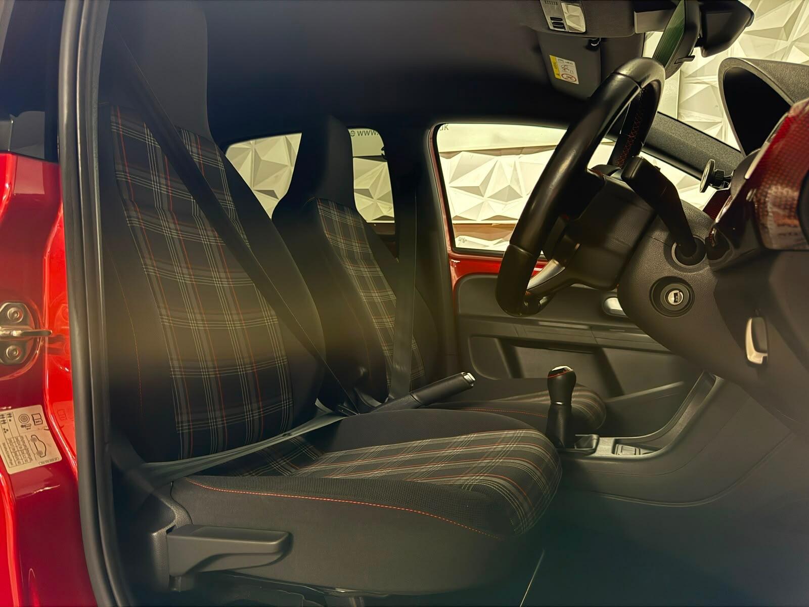 Volkswagen Up! view 14
