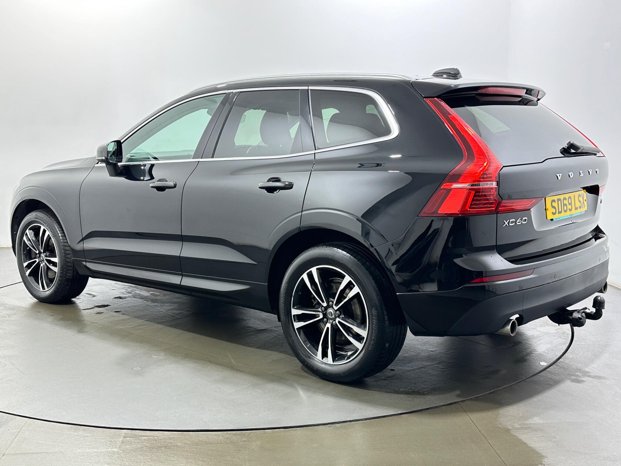 Volvo XC60 view 6