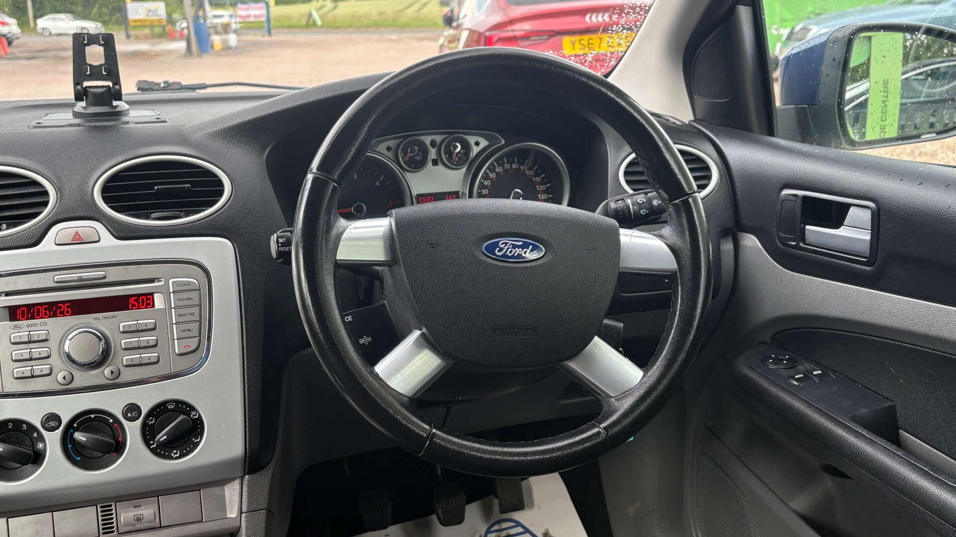 Ford Focus view 16