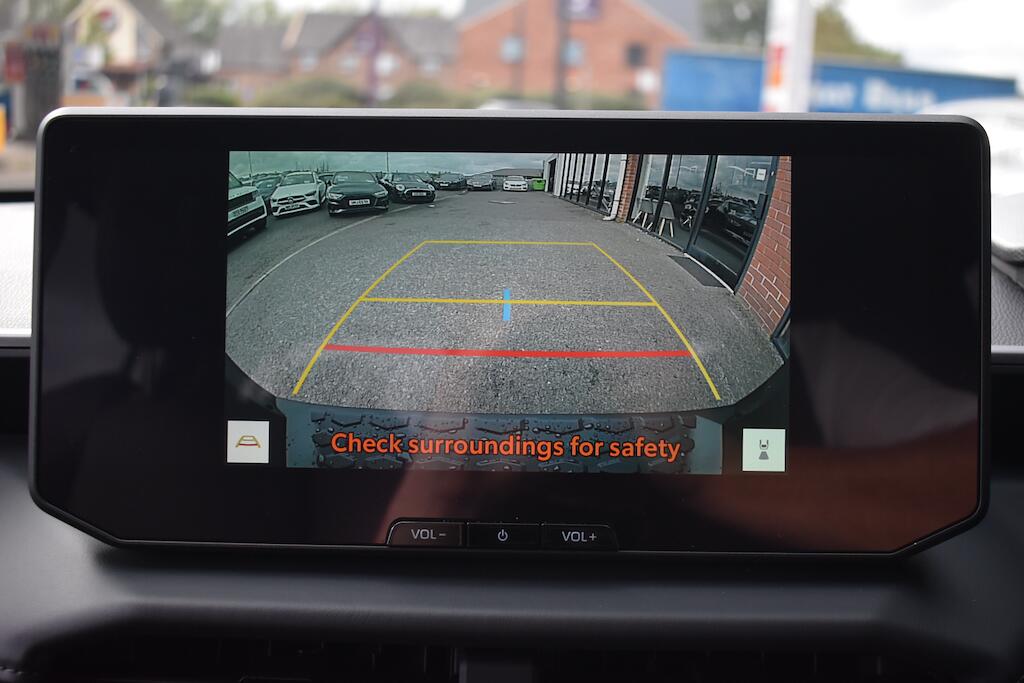 Toyota Hilux view 16
