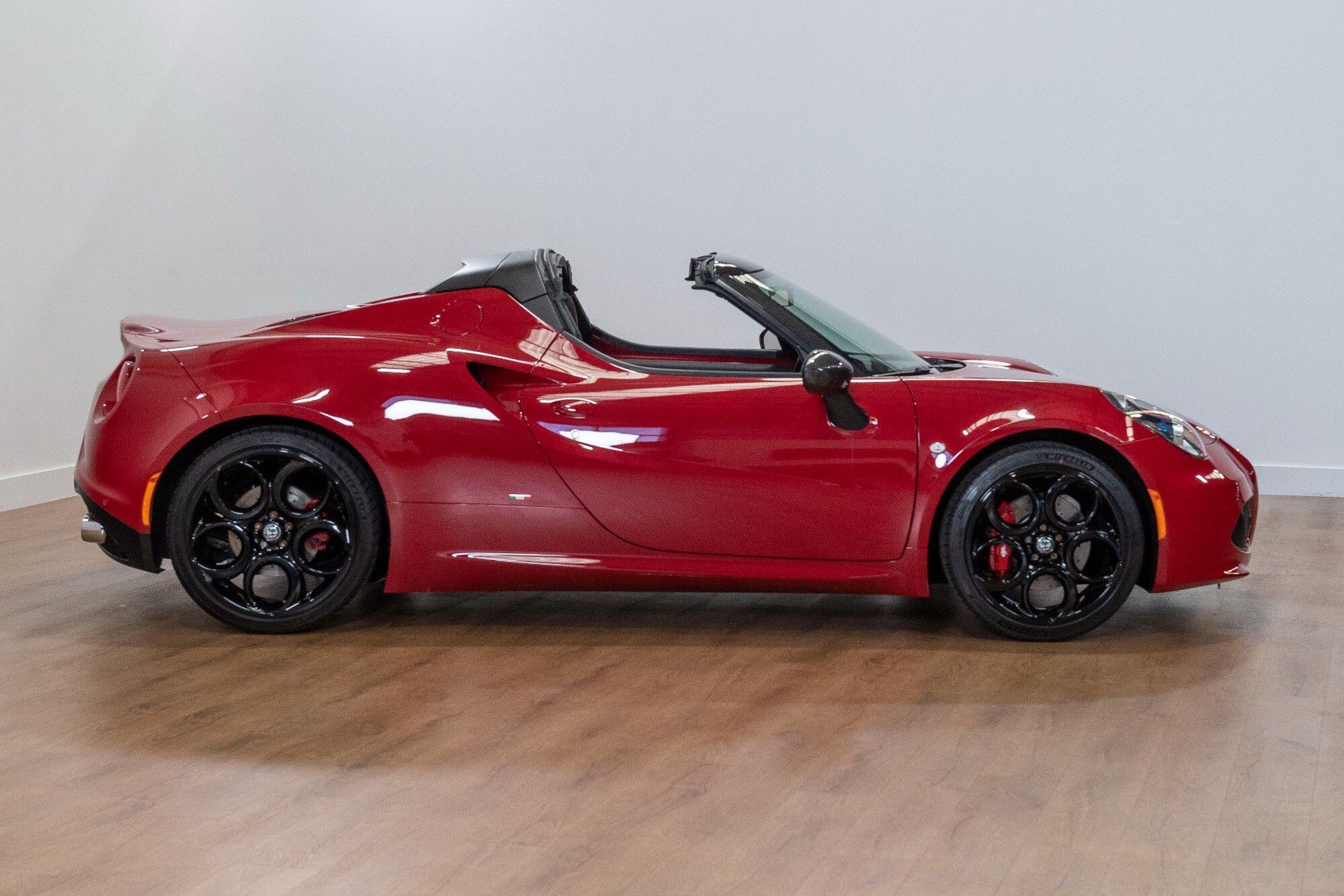 Alfa Romeo 4C view 5