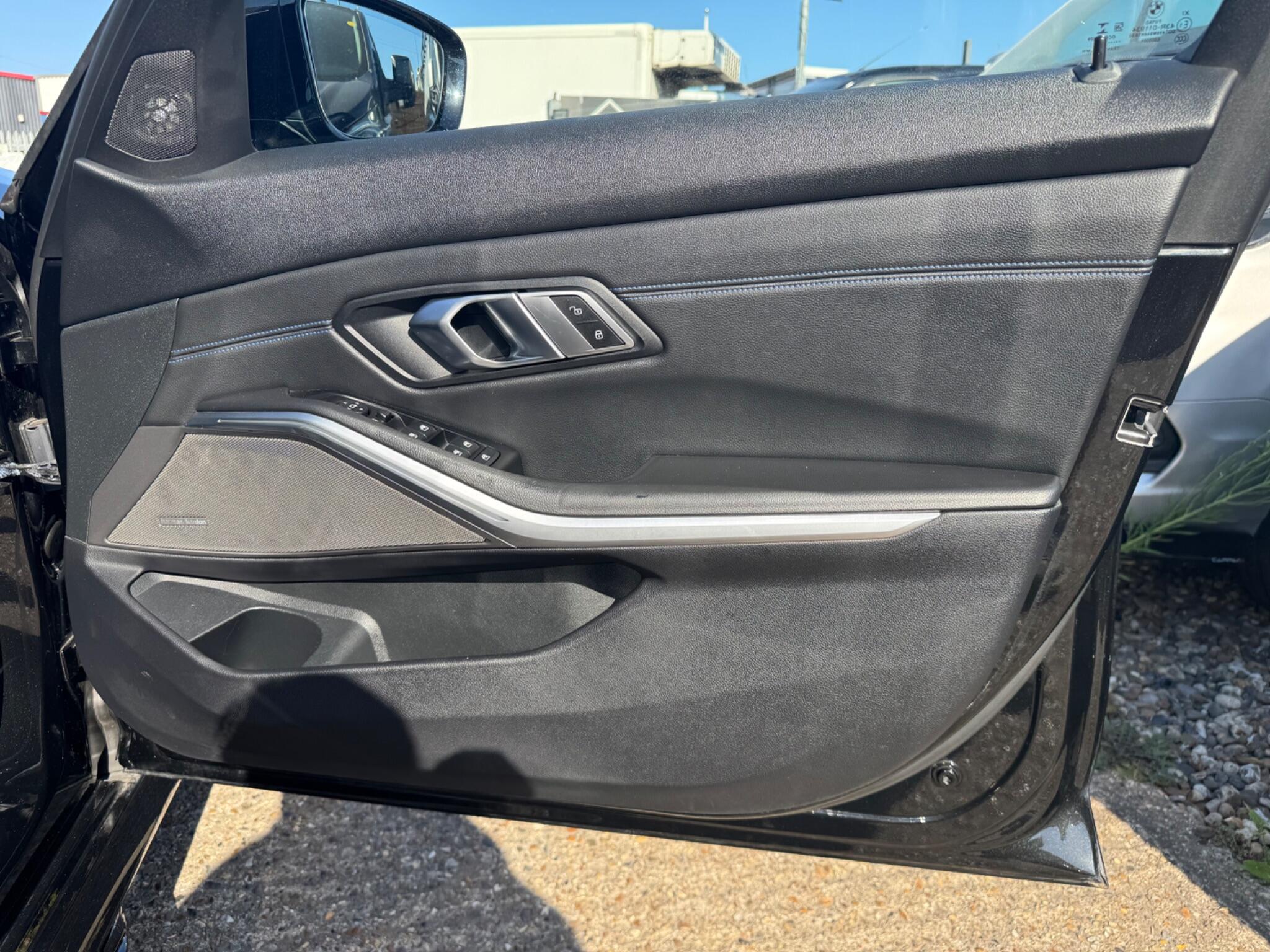 BMW 3 Series view 29