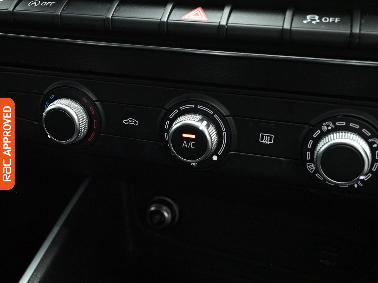 Audi Q2 view 23