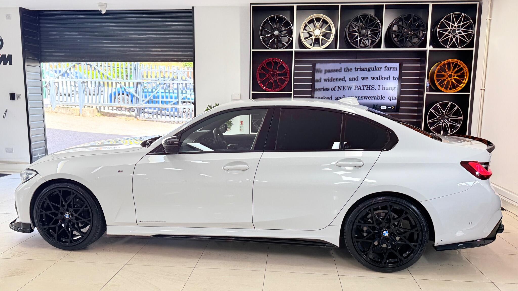 BMW 3 Series view 32