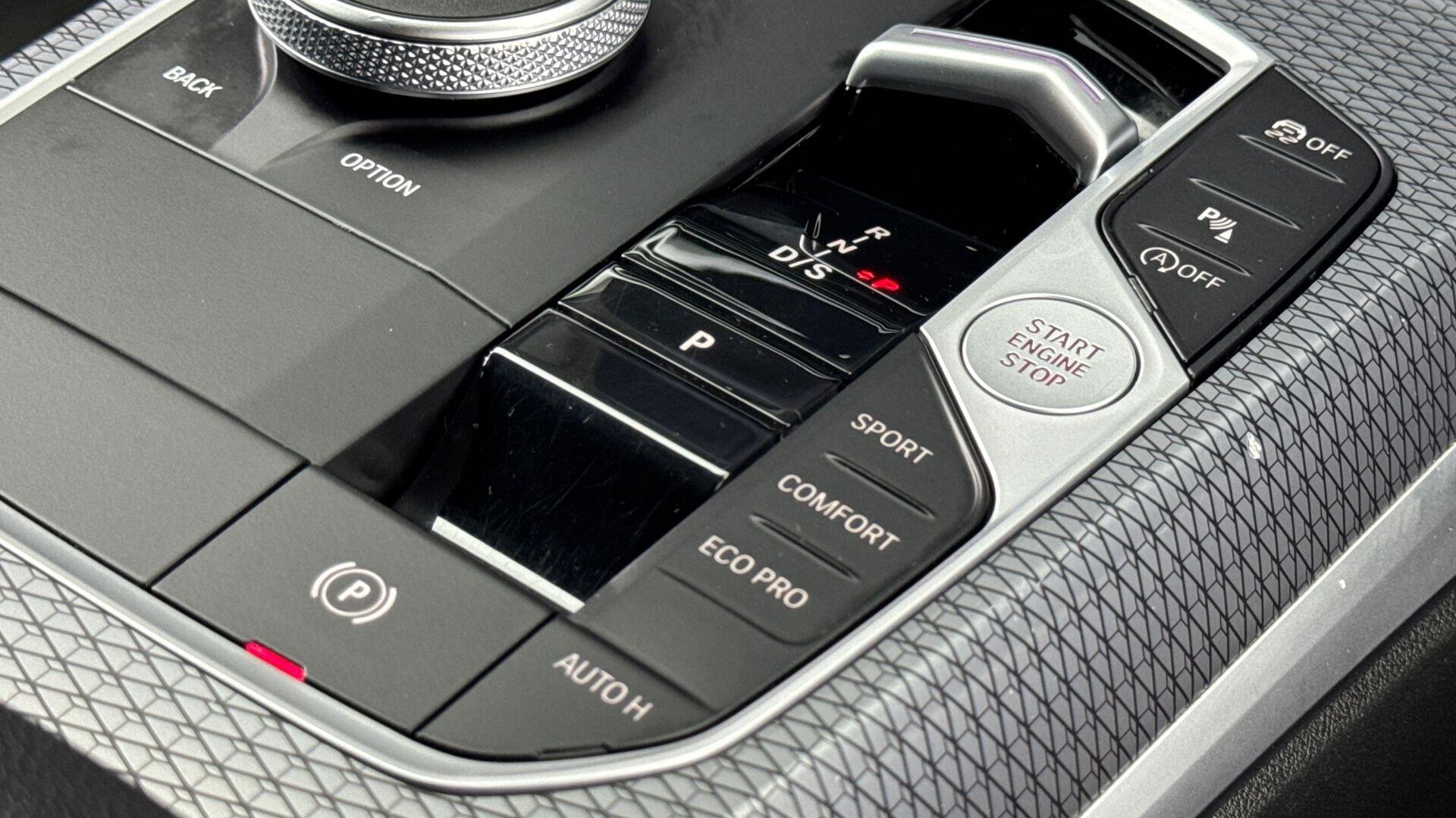 BMW 3 Series view 20