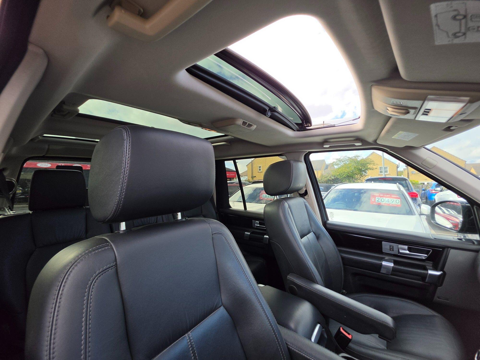 Land Rover Discovery view 26