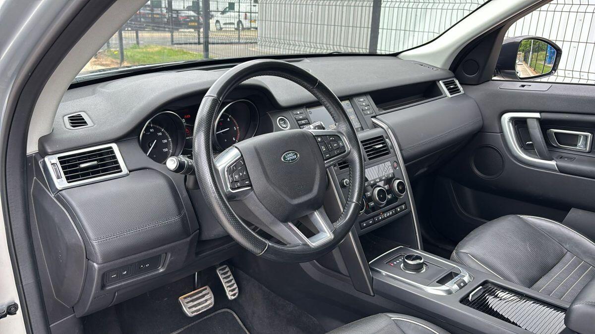 Land Rover Discovery Sport view 10